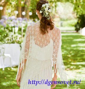 Треуголная шаль с бахромой